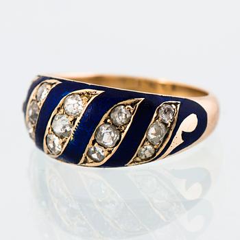 A RING, old cut diamonds, enamel, 18K gold. England c. 1860s.