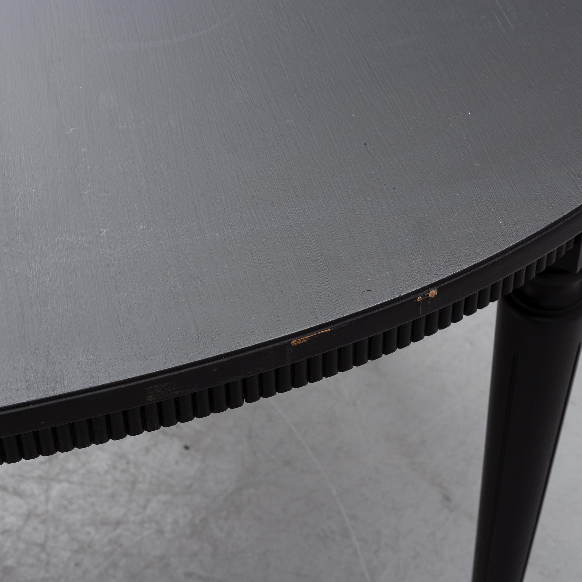 A painted Gustavian style dining table, second half of the 20th Century.