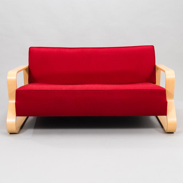 ALVAR AALTO, A late 20th-century '544' sofa for Artek.