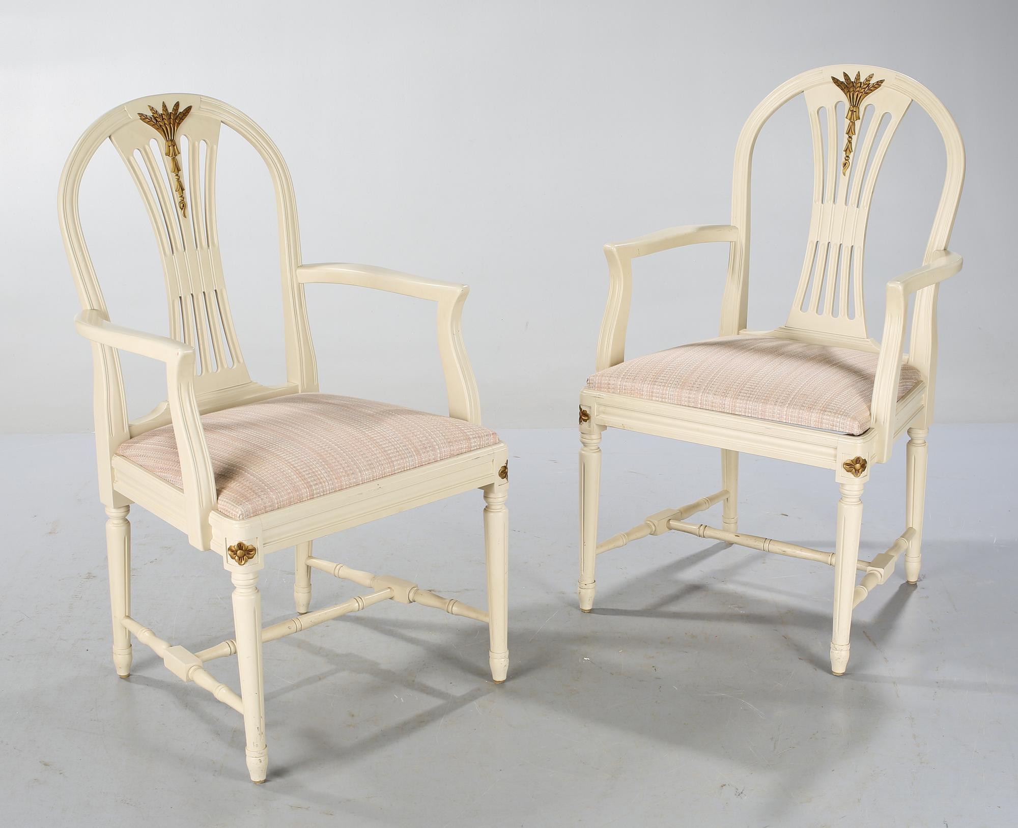KARMSTOLAR, ett par, Gustaviansk stil, 1900-talets andra hälft.