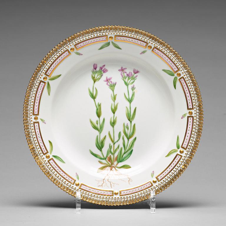 TALLRIKAR, 12 stycken, porslin. "Flora Danica", Royal Copenhagen, Danmark, 1900-tal.