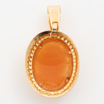 Brooch/pendant, 14K white gold and pendant in 18K gold, both with shell cameos, one with a small diamond.