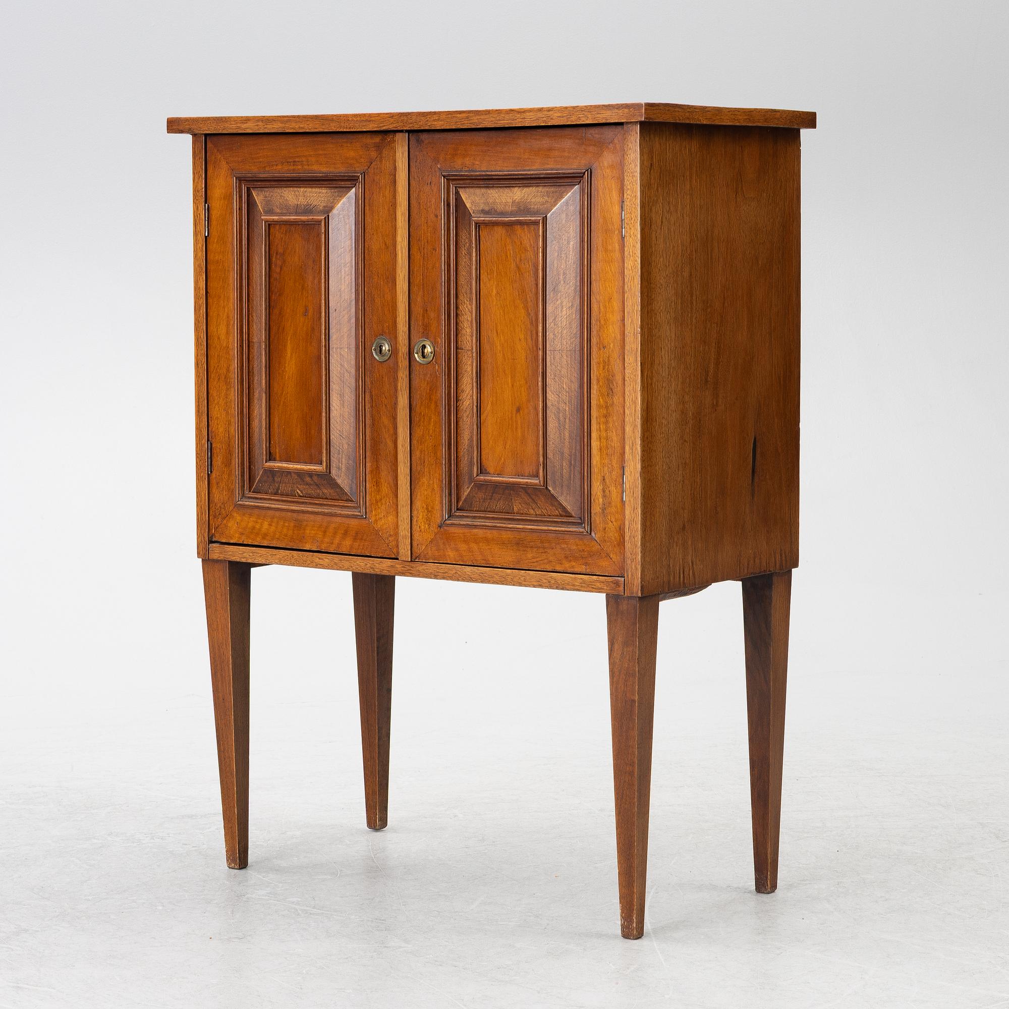 Cabinet, early 20th century.