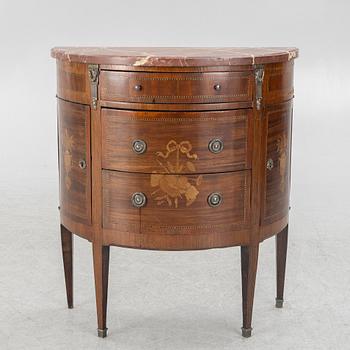 Byrå, Louis XVI-stil, omkring år 1900.