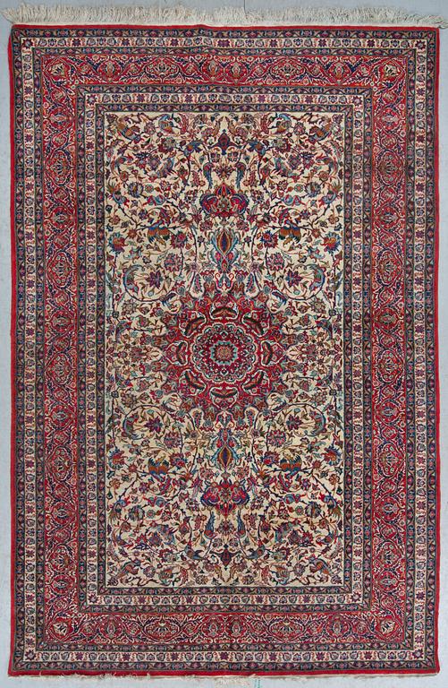 MATTA, semiantik, Isfahan, ca 302 X 197 cm.