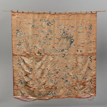 A large embroidered silk panel, late Qing dynasty.