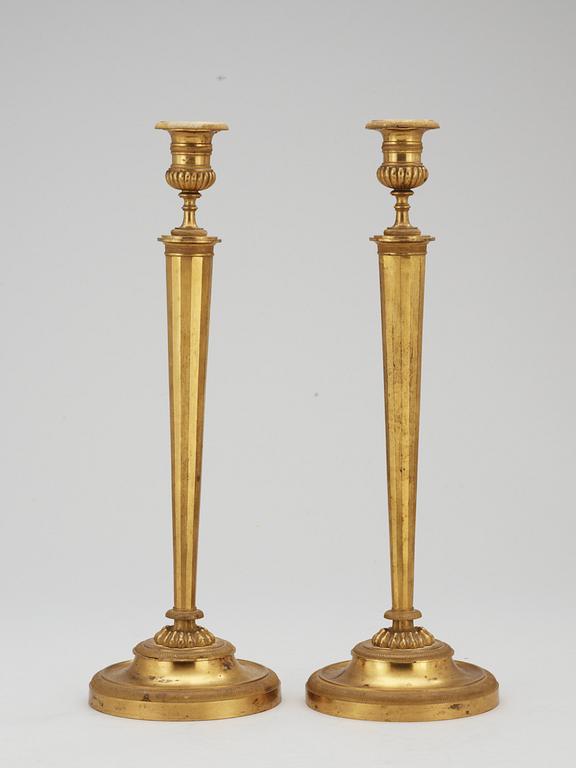LJUSSTAKAR, ett par. Frankrike, 1800-talets början. Empire.