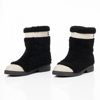 Chanel, "Coco Neige Shearling Boots", storlek 37.