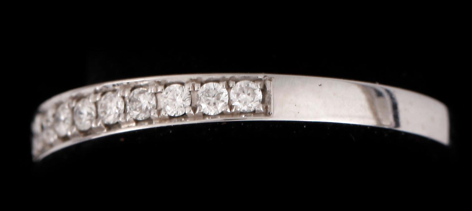 RING, 18k vitguld med diamanter tot 0,23ct. Vikt ca 2,62 gram.