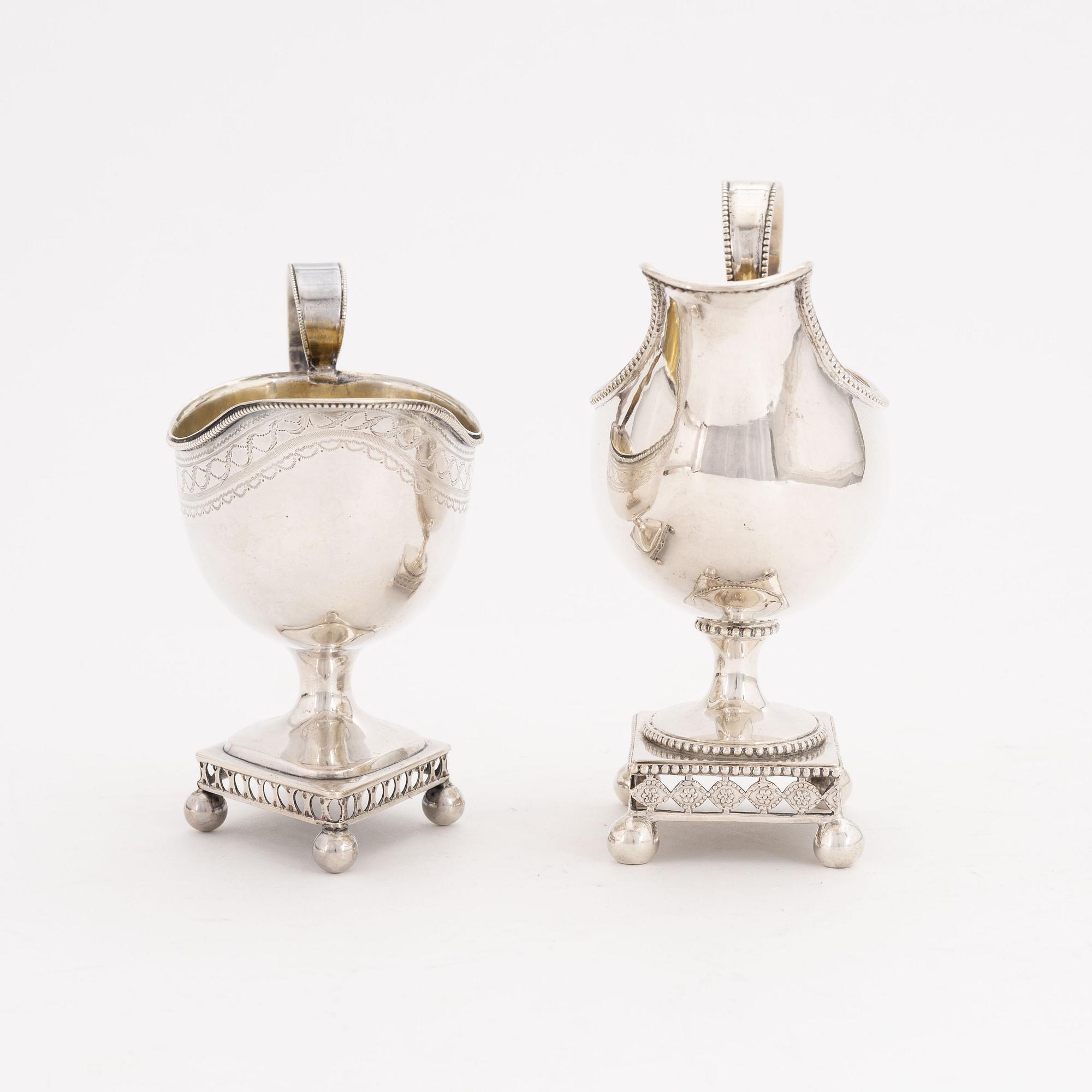 Two silver sauce boats, one by Sven Pihlgren Kalmar 1798.
