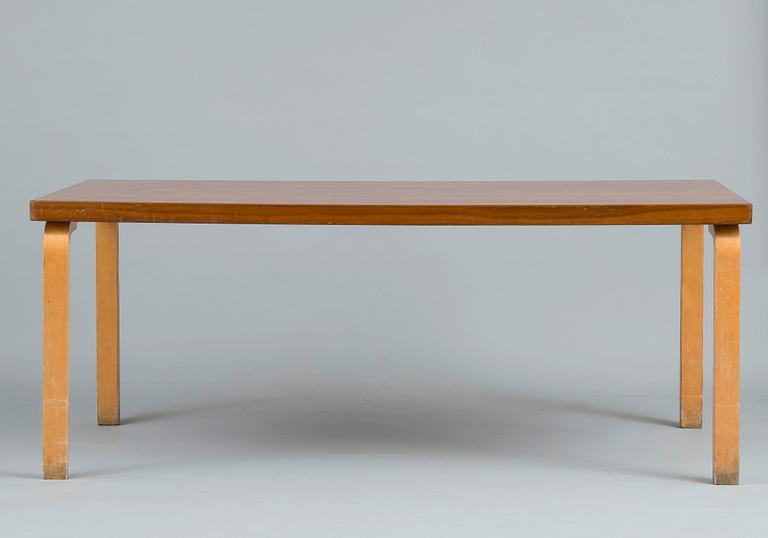 Alvar Aalto, A TABLE.