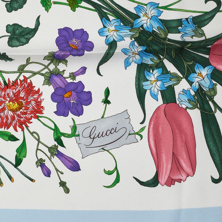 Gucci, a 'Flora' twill silk scarf.