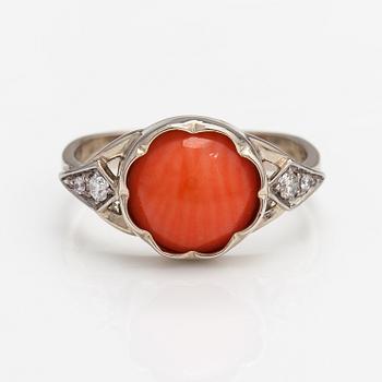 Ring, 14K vitguld, korall och diamanter ca 0.11 ct tot.