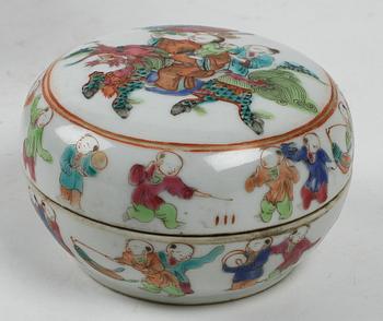 PARTI PORSLIN, 5 delar. Kina, bl a 1800-tal.