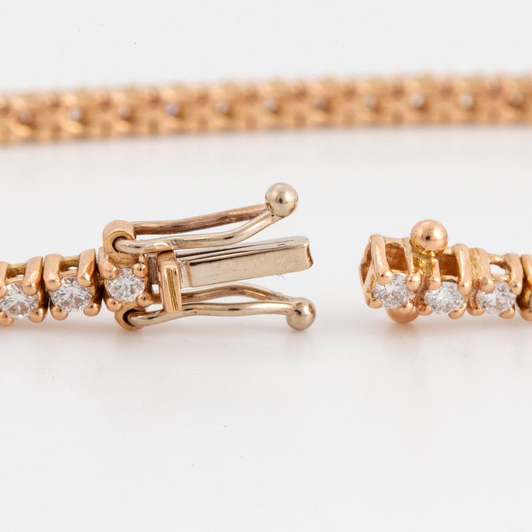 A brilliant cut diamond bracelet.