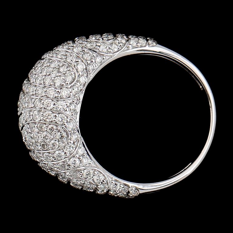 RING, 18K vitguld, diamanter tot ca 2.05 ct.