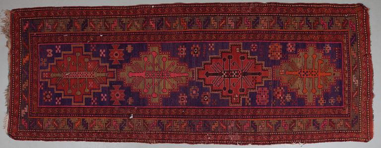 MATTA, kaukasisk, semiantik, ca 280 x 108 cm.