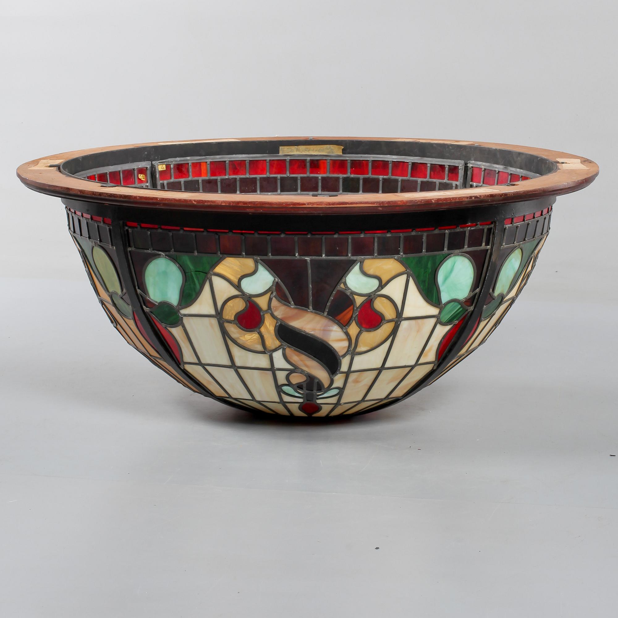 TAKPLAFOND, 1900-talets första hälft. Höjd 48 cm.