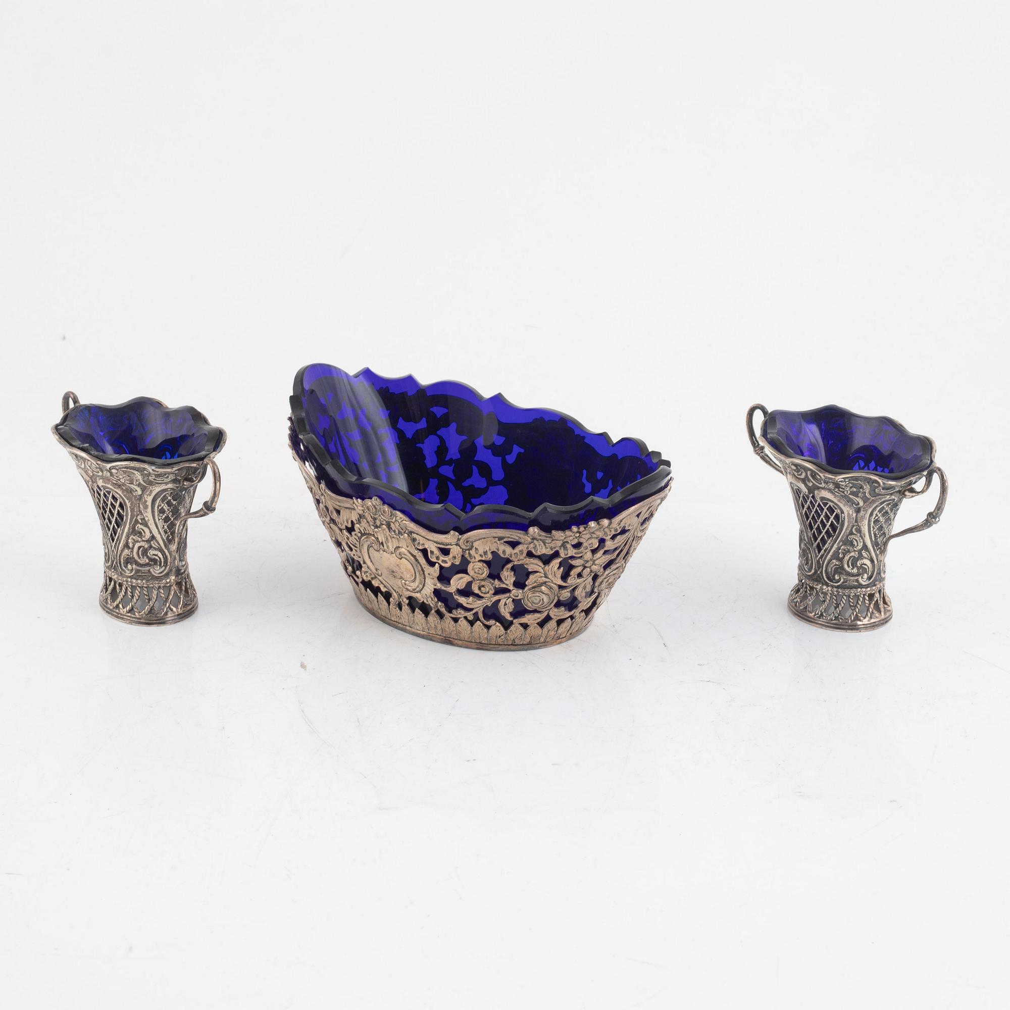 Skål samt vaser, ett par, silver och glas, 1800-1900-tal.