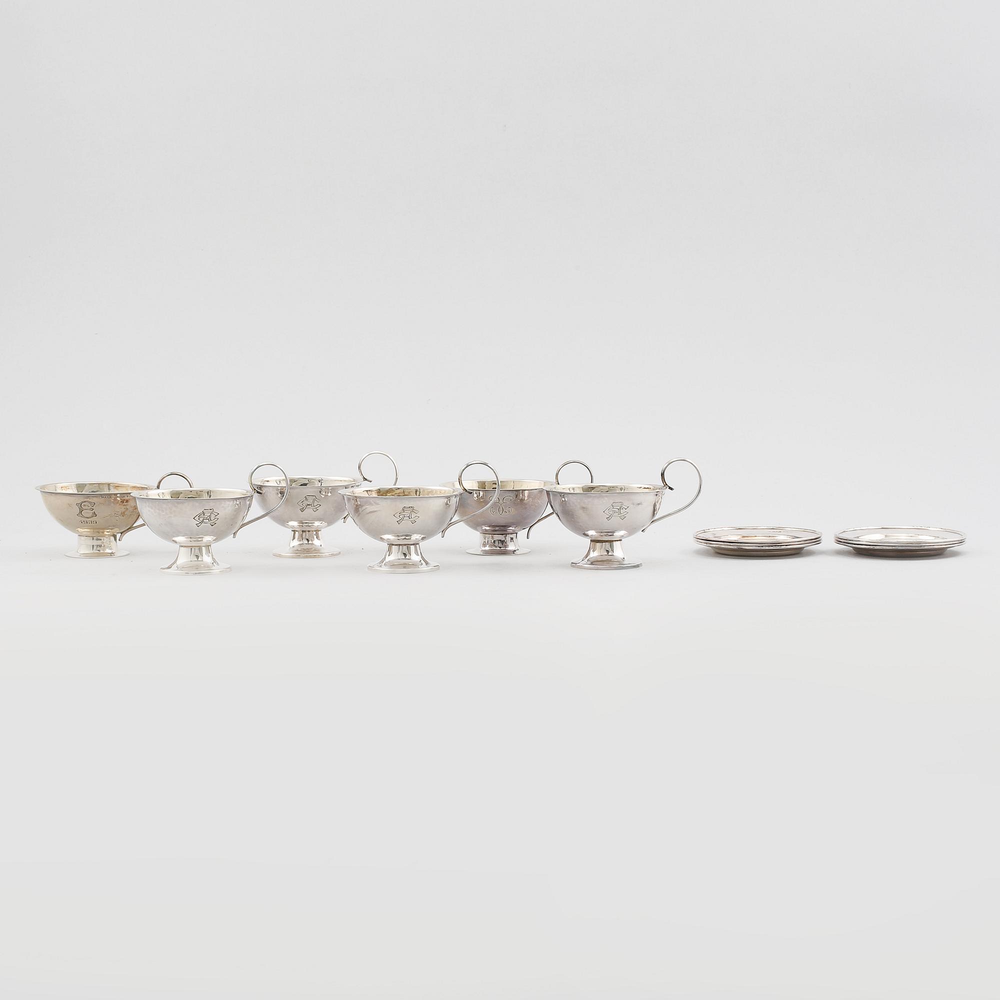 PUNCHMUGGAR, 6 st snarlika, samt ASKFAT, 6 st, silver, Sverige, 1900-talets första hälft/mitt, vikt 355 g.