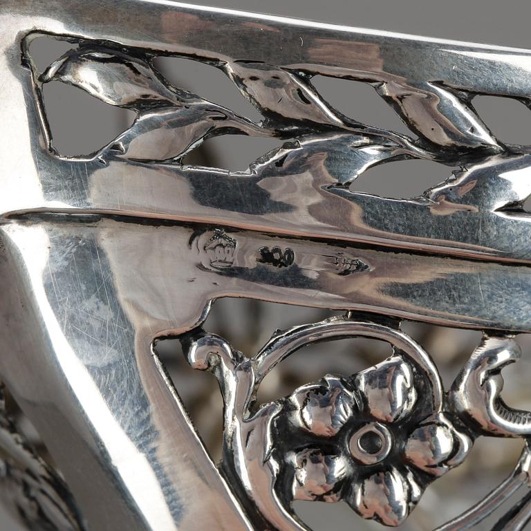 SKÅL, silver med glasinsats, Tyskland, 1900-talets första hälft. Silvervikt ca 141g.