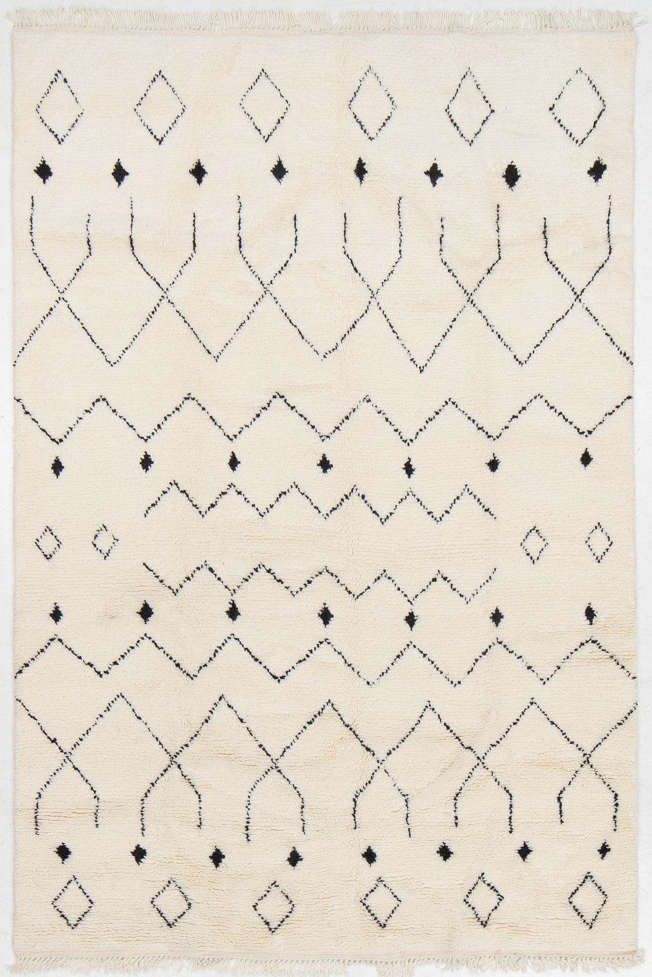 Carpet, Morocco design, 320 x 215 cm.