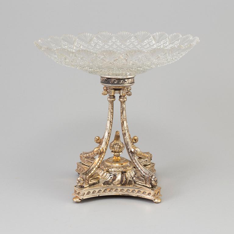 A SILVER AND GLASS PLATE ON STAND, C G Hallberg, Stockholm 1895. Silver weight ca 600 g.