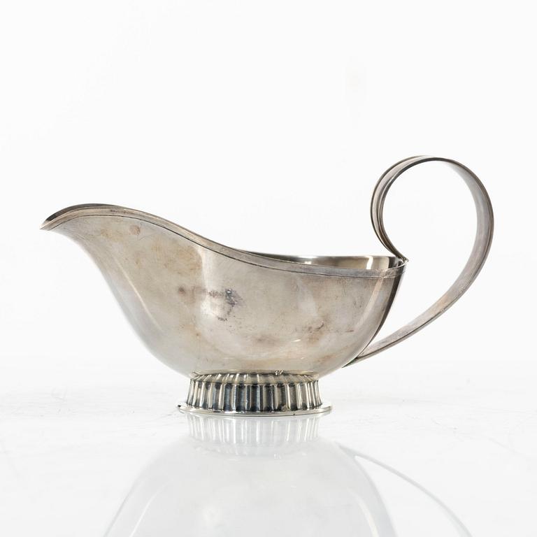 Tre delar silver, sockerskål, mjölkkanna och bricka. CG Hallberg 1953 & K & EC 1949.