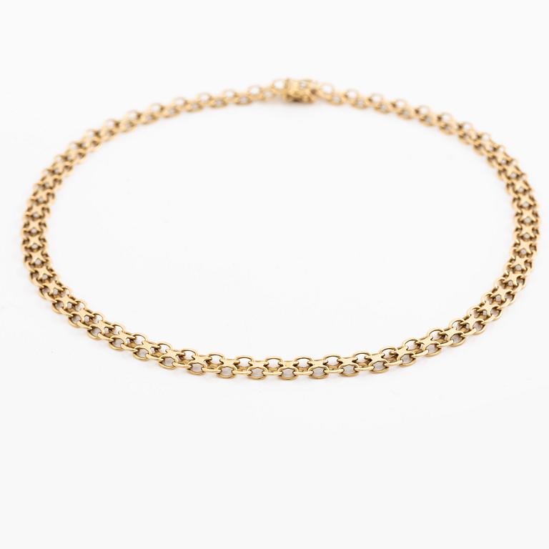 Necklace 18K gold.