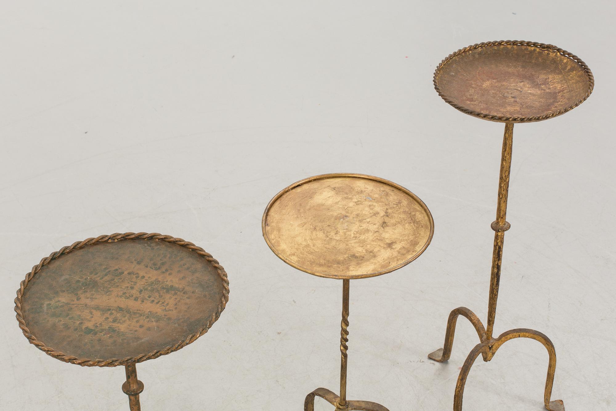 SMÅBORD, sk MARTINIBORD, patinerad metall , 3 st. Spanien, 1900-tal.