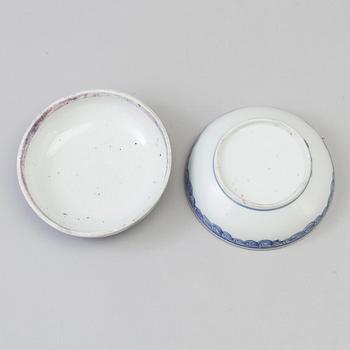 A Chinese underglazed blue and white porcelain bowl with cover, Qing dynasty, 19th century.
