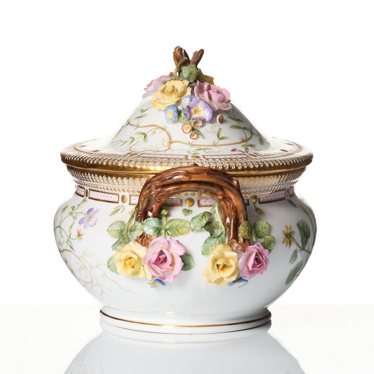 An early Royal Copenhagen 'Flora Danica' tureen with cover, Denmark, circa 1900.