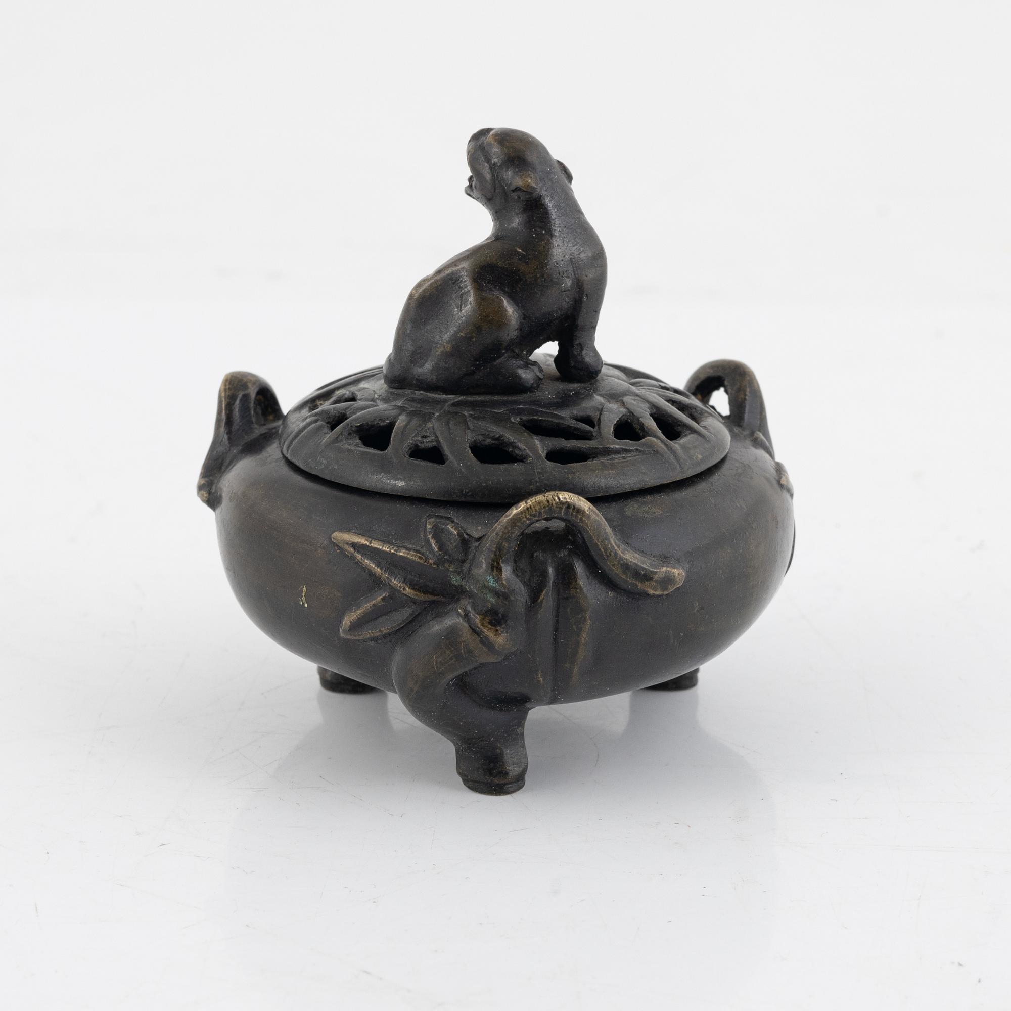 A bronze censer, around 1900.