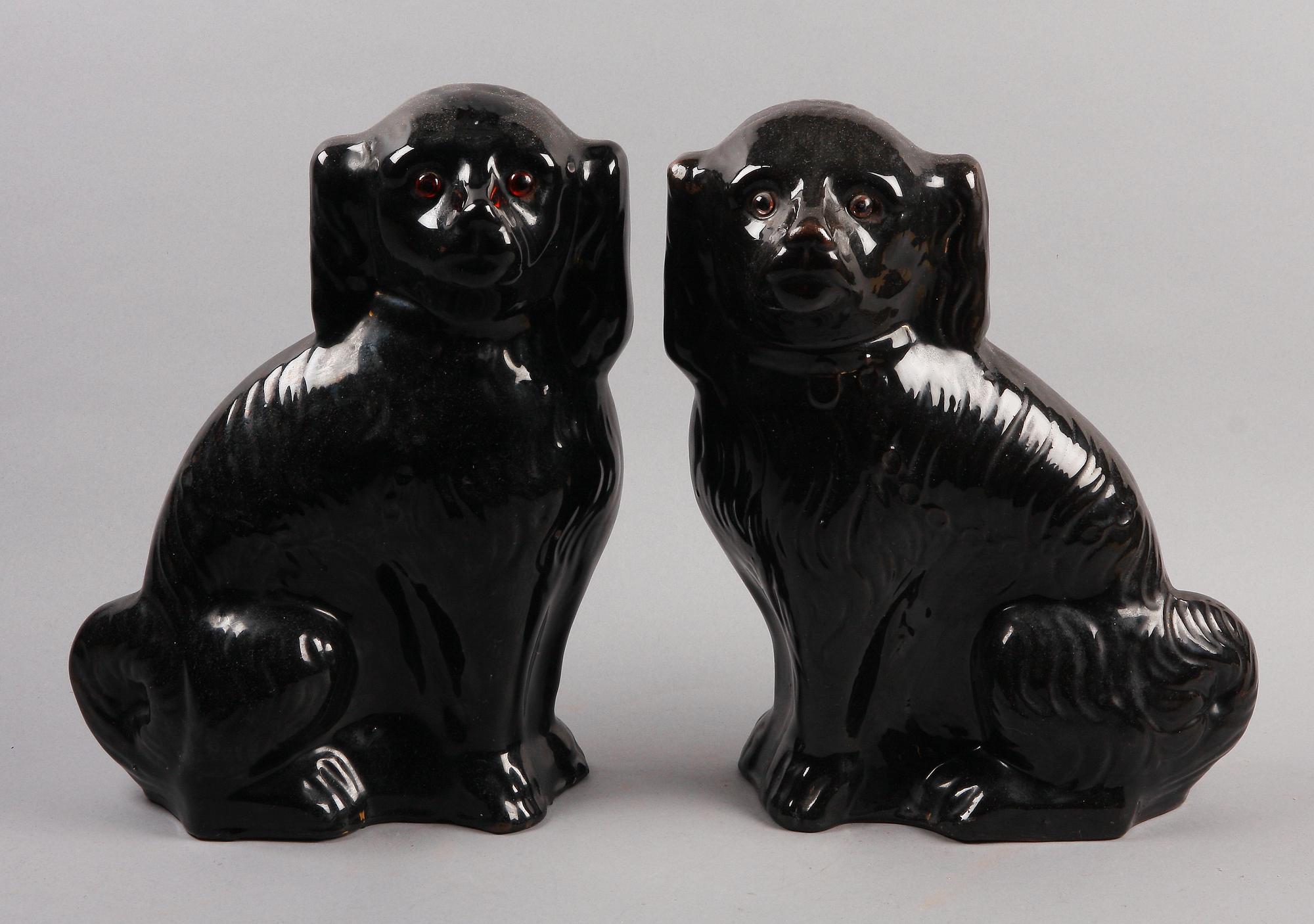 FIGURINER ett par, keramik, 1800/1900-tal.