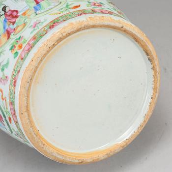A famille rose vase, Canton, Qing dynasty, 19th century.