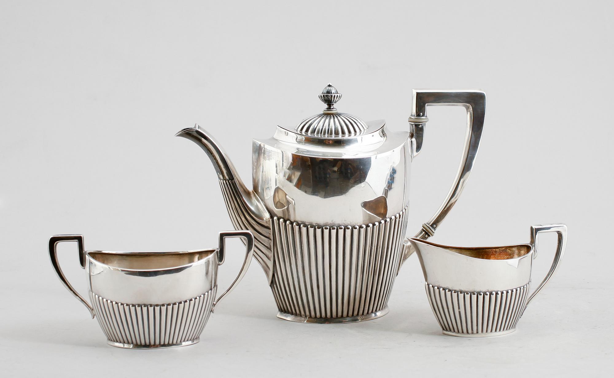KAFFESERVIS, 3 delar, silver, CG Hallberg, Stockholm 1918. Vikt ca 797 gram.