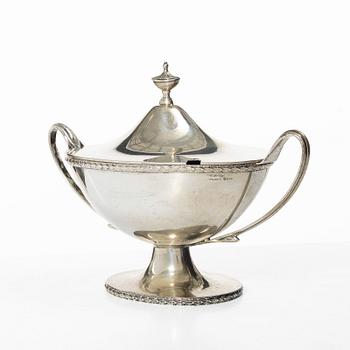 A Swedish sugar-bowl with lid, mark of KG Markströms Guldsmeds AB, Uppsala 1924.
