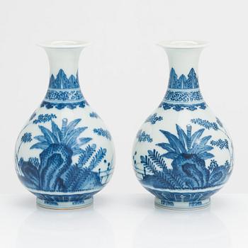 A pair of blue and white porcelain vases, China, 20th-century.