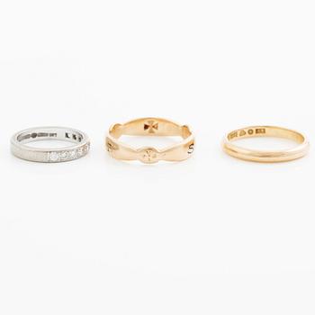 Rings, three pieces, gold, of which one set with brilliant-cut diamonds.