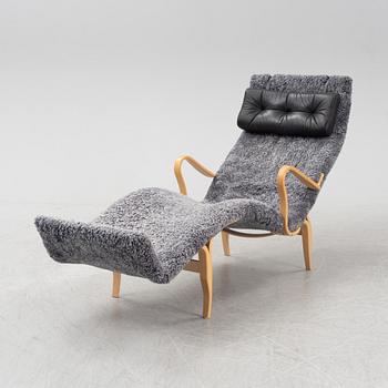 A 'Pernilla 3' lounge chair by Bruno Mathsson, dated 2003.