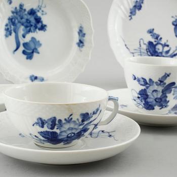 36 pieces of "Blå Blomst" porcelain from Royal Copenhagen, 20th century.