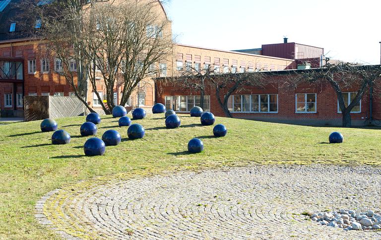 An Ulla & Gustav Kraitz set of three stoneware spheres, Fogdarp, Förlövsholm.