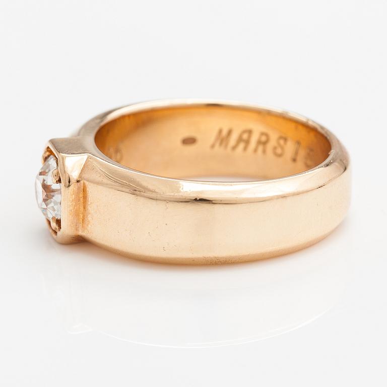 A 14K gold ring with a ca. 0.96 ct old-cut diamonds according to engraving. Marskis.