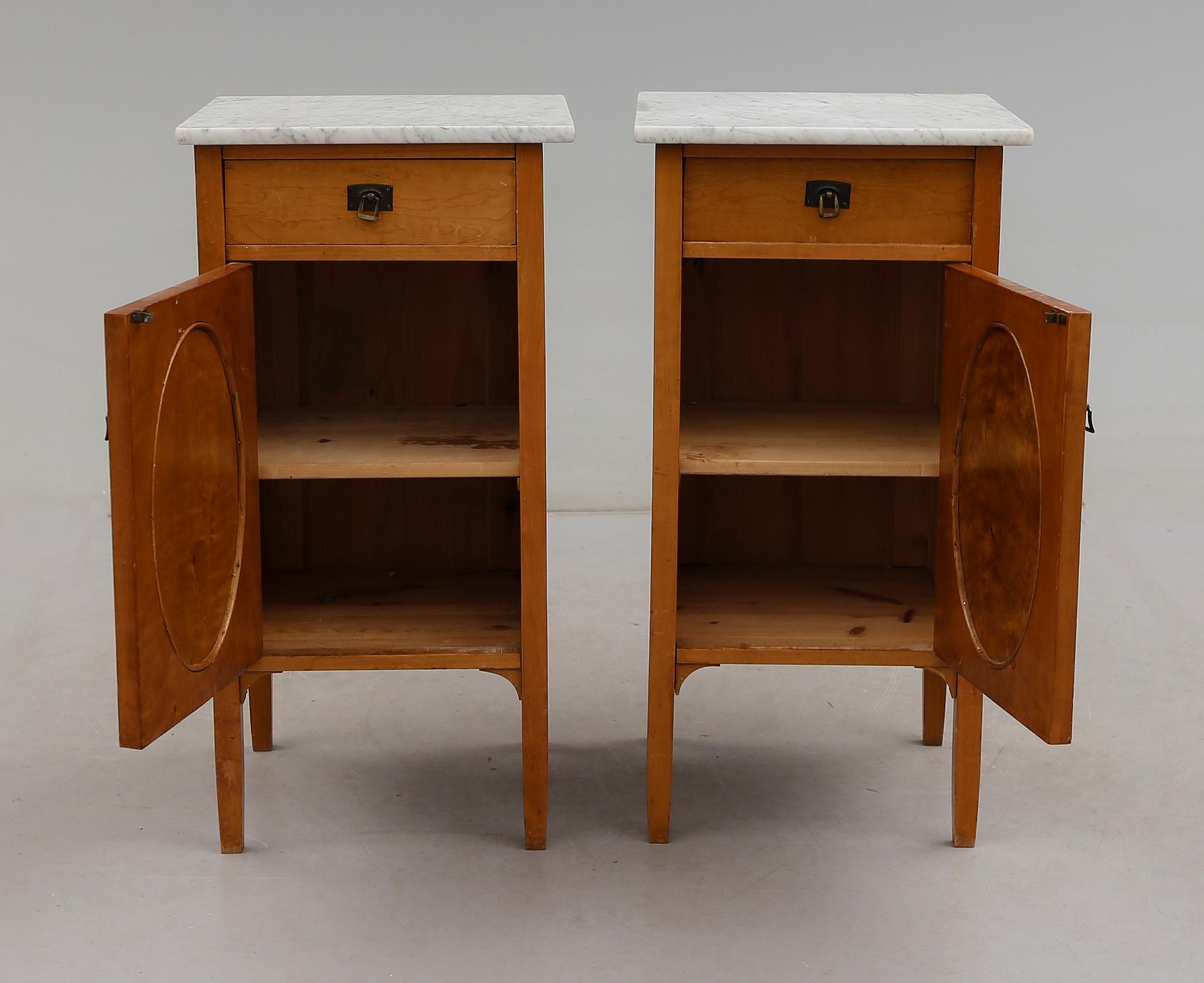 SÄNGBORD, 1 par, 1900-talets första hälft.