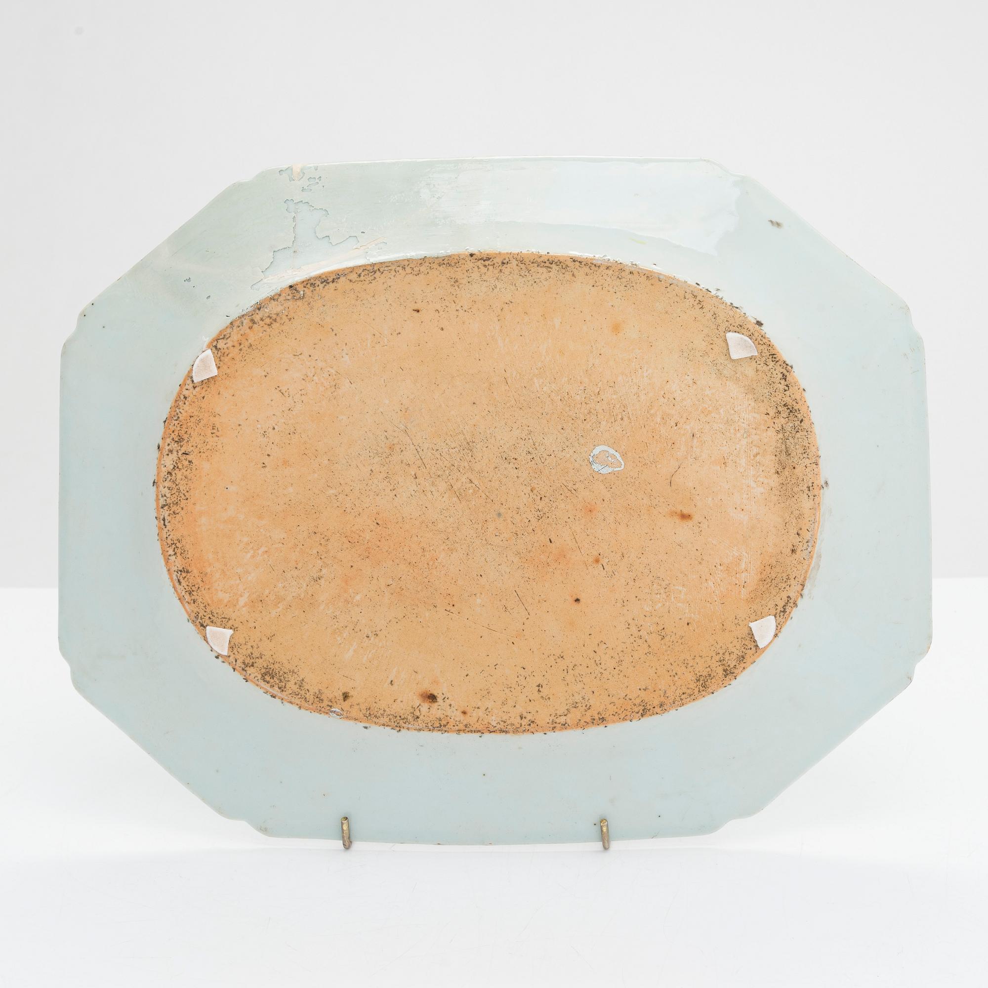 Stekfat, porslin, kompaniporslin, Qingdynastin, Qianglong (1736-1795) och vas, porslin, Kangxi.