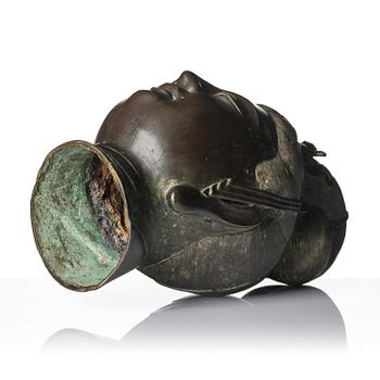 A large Chinese bronze head of Guanyin, late Qing dynasty, 19th century/around 1900.