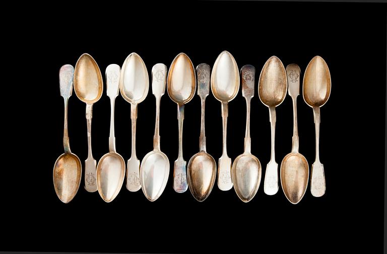 A SET OF 12 RUSSIAN SPOONS.
