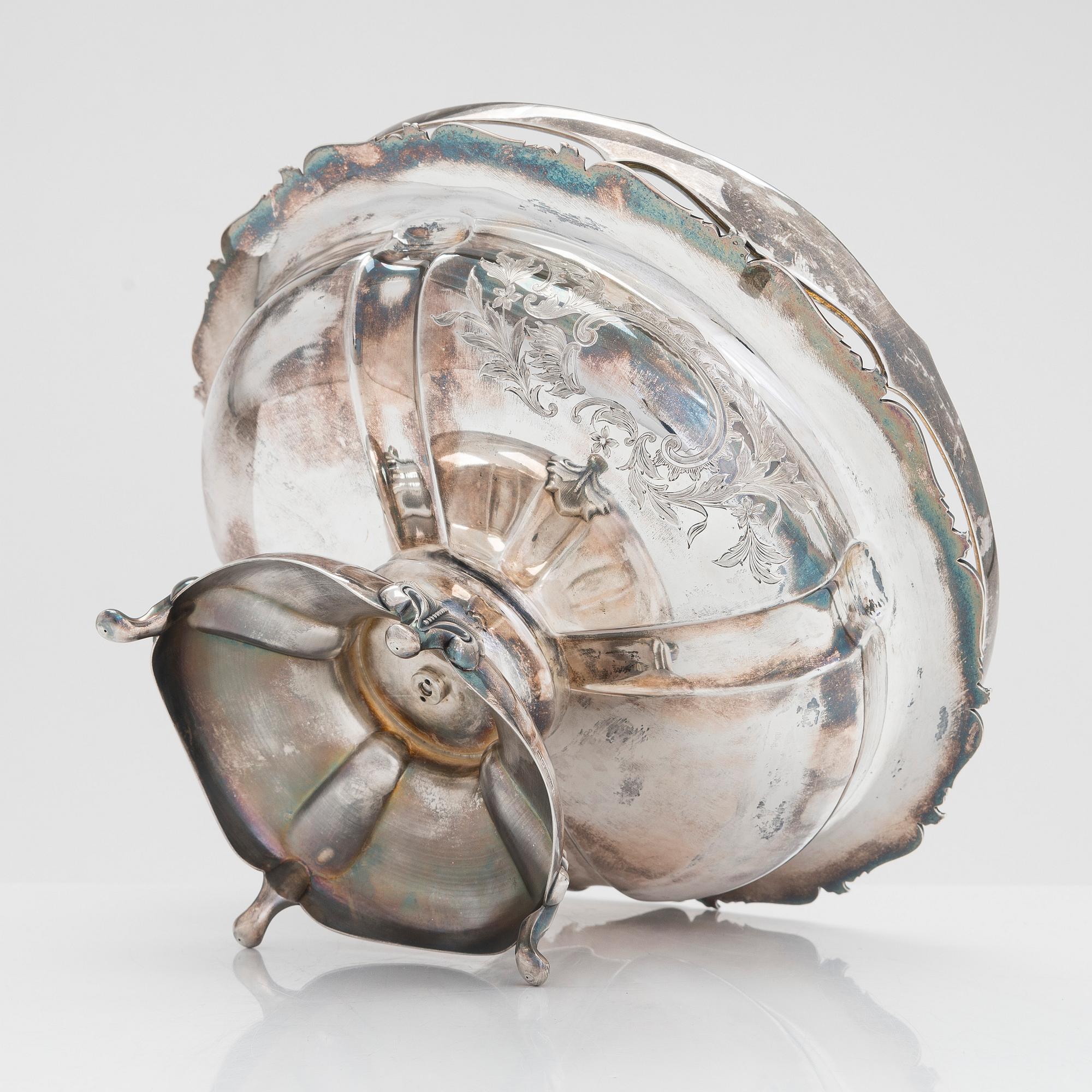 A parcel-gilt footed sweetmeat basket, Auran Kultaseppä oy, Turku 1948.