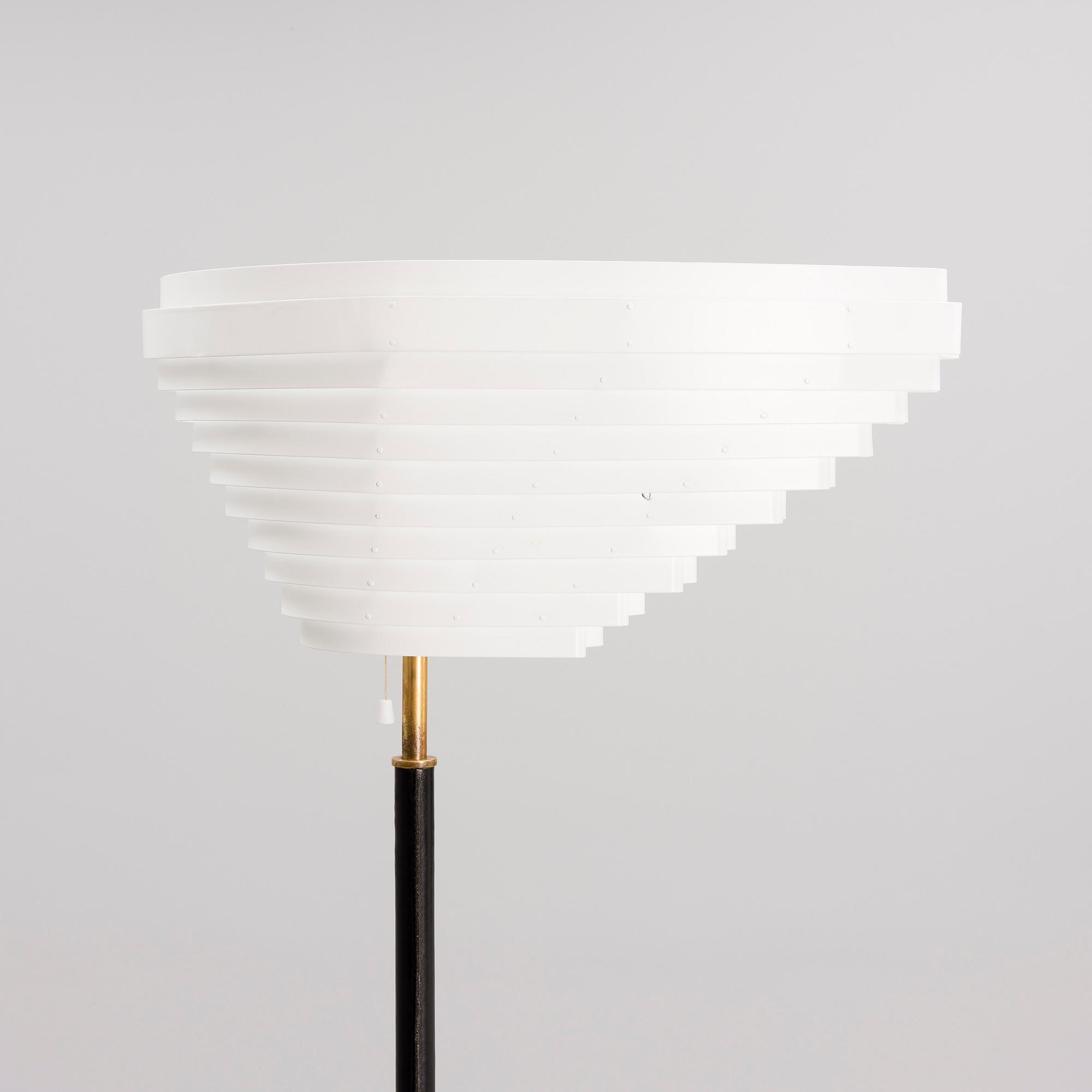 ALVAR AALTO, A FLOOR LAMP, A 805. "Angel's Wing". Manufactured by Valastustyö. Designed in 1954.