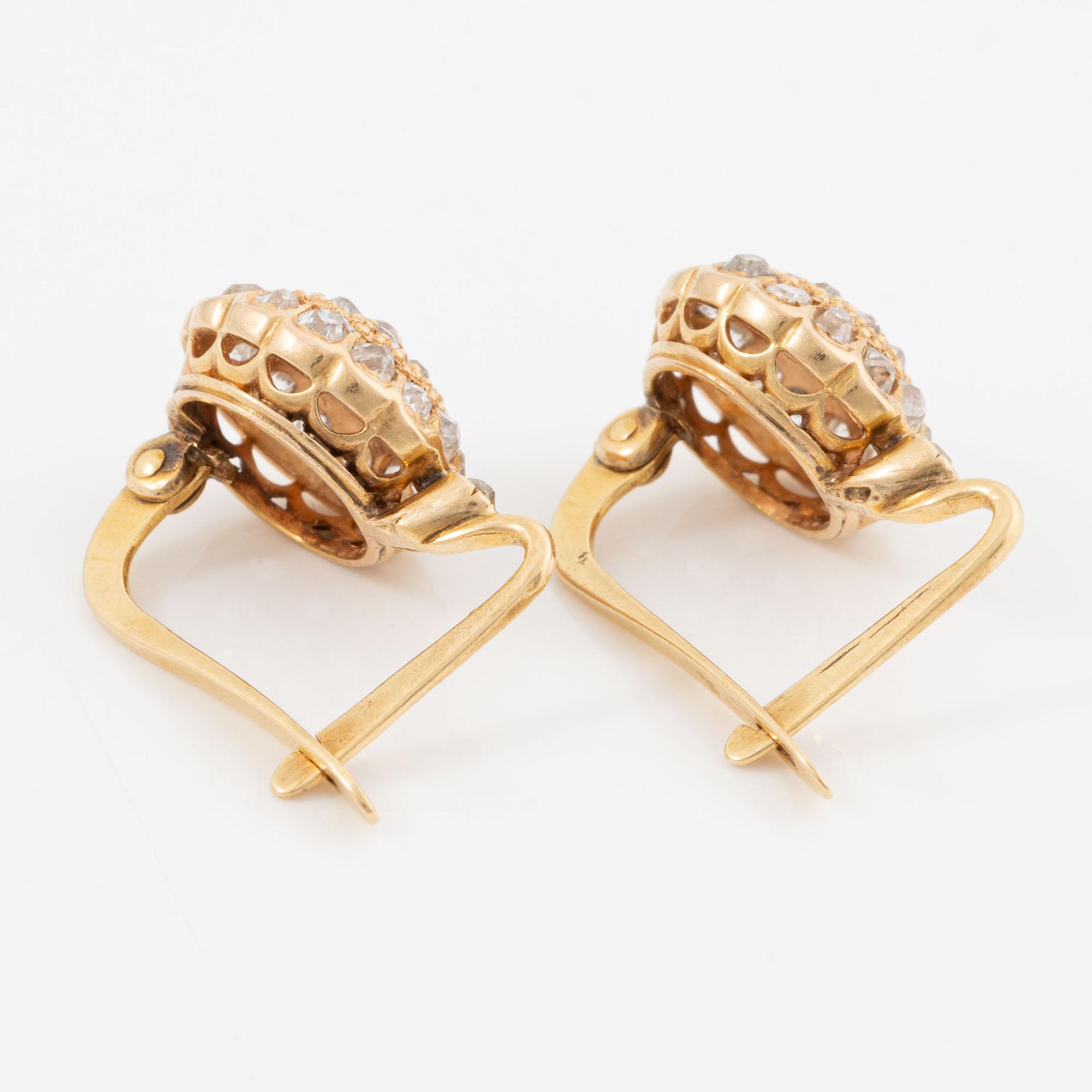 Örhängen, 18K guld med gammalslipade diamanter.